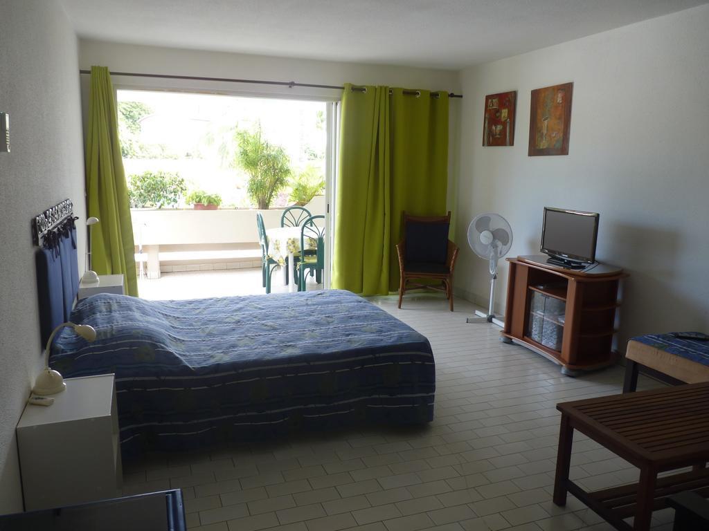 Au Meuble Des Roches Apartment แซ็งต์-จีลส์-เลส์-แบ็งส์ ภายนอก รูปภาพ