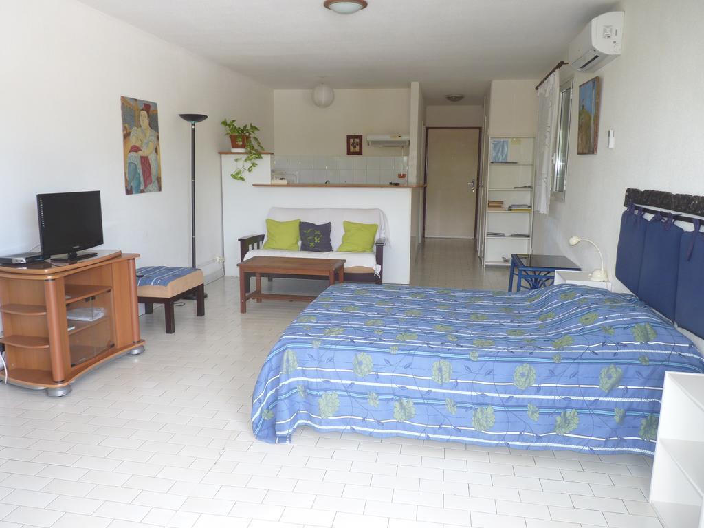 Au Meuble Des Roches Apartment แซ็งต์-จีลส์-เลส์-แบ็งส์ ภายนอก รูปภาพ
